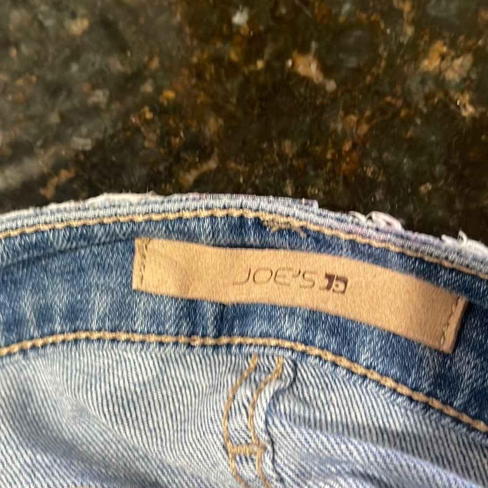 JOE JEANS Size 25  capri style with that Tattered Look super cute worn 2X’s